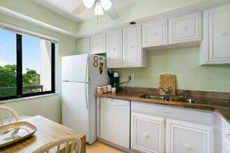 3000 Presidential Way in West Palm Beach, FL - Building Photo - Building Photo