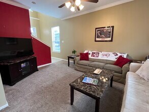 1425 W Villa Maria Rd, Unit 601 in Bryan, TX - Building Photo - Building Photo