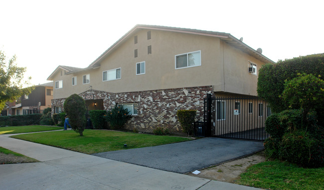 453 Barranca Ave in Covina, CA - Foto de edificio - Building Photo