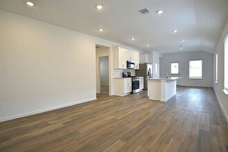 4009 Bronco Sta Ln in League City, TX - Foto de edificio - Building Photo