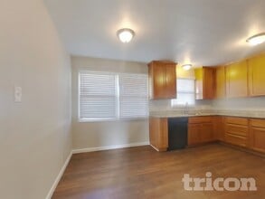 2316 Viola St in Modesto, CA - Foto de edificio - Building Photo