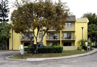 Nob Hill West in Miami, FL - Building Photo - Building Photo