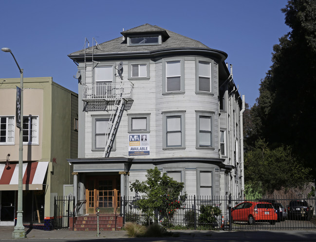 3425 Telegraph Ave in Oakland, CA - Building Photo - Building Photo