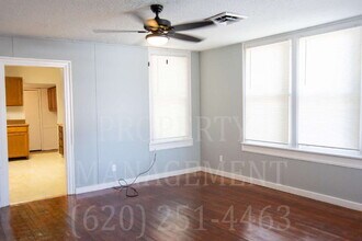 305 E 8th St in Coffeyville, KS - Building Photo - Building Photo
