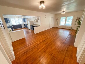 3120 Cottage Grove Ave, Unit Apt 2 in Des Moines, IA - Building Photo - Building Photo