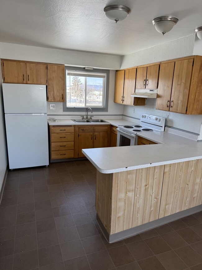 827 17th Ave in Fairbanks, AK - Building Photo - Building Photo