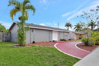 8211 NW 45th Ct in Lauderhill, FL - Building Photo - Building Photo