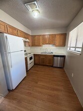 139 Elm St in Lockhart, TX - Foto de edificio - Building Photo