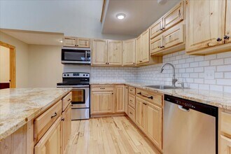 1725 Majestic Dr in Lafayette, CO - Building Photo - Building Photo