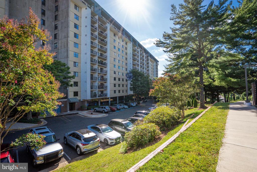 3800 Powell Ln in Falls Church, VA - Building Photo