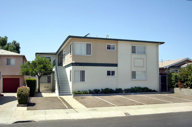 3958-3964 Dove St in San Diego, CA - Foto de edificio - Building Photo