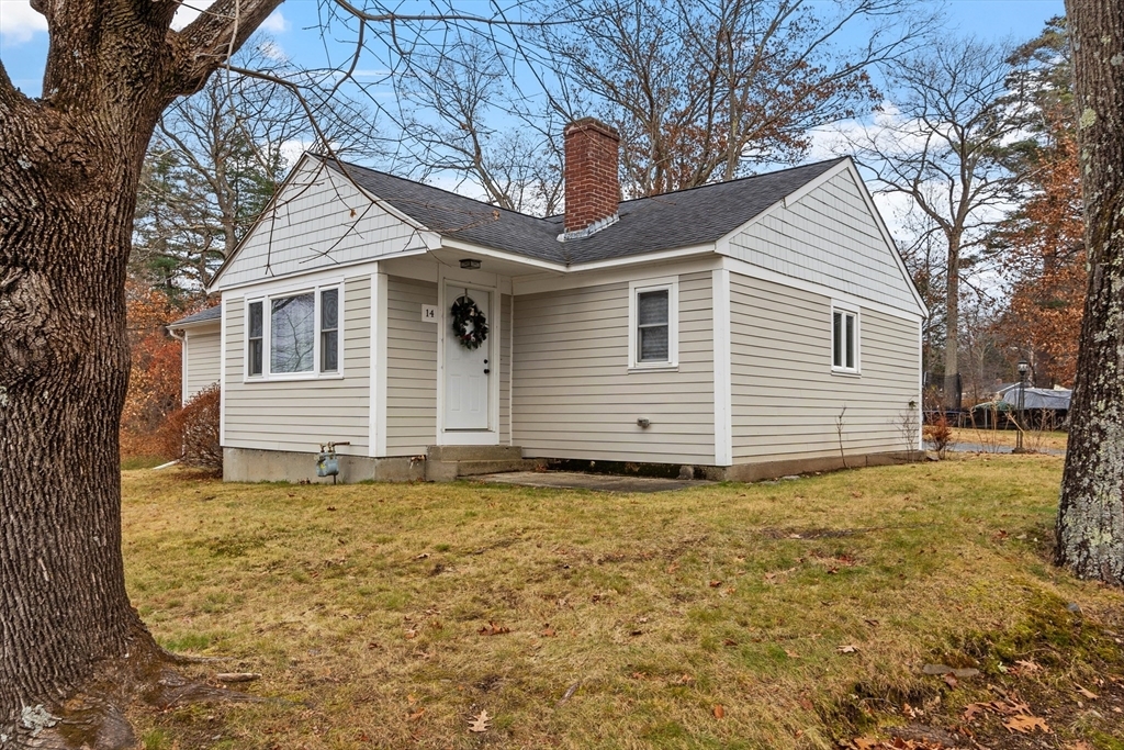 14 Curley Dr in Hudson, MA - Building Photo