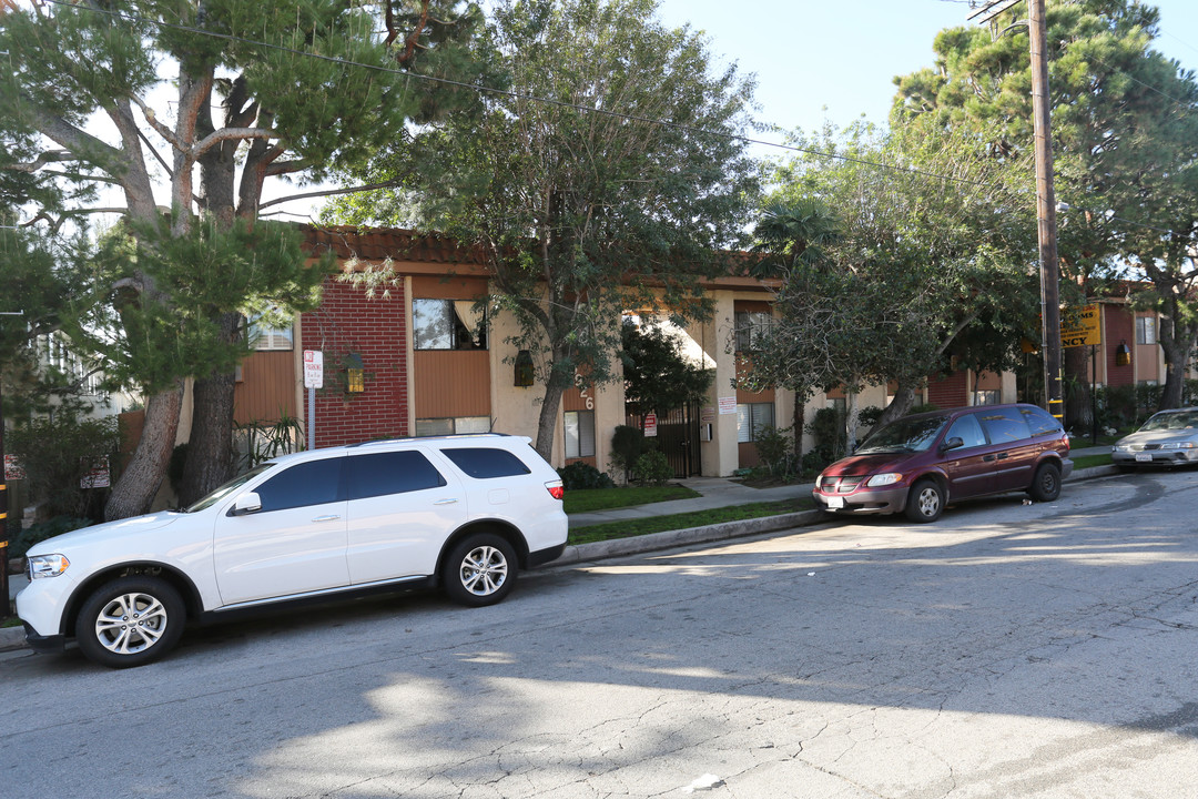 Oak Village Apartments in Canoga Park, CA - Building Photo