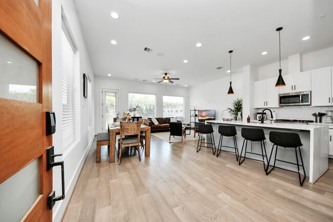 2415 Anita St in Houston, TX - Building Photo - Building Photo