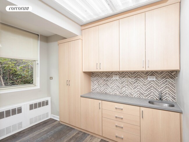 185 E 85th St in New York, NY - Building Photo - Building Photo