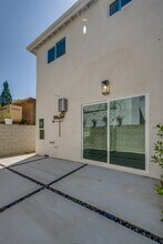 2611 Hyperion Ave in Los Angeles, CA - Building Photo - Building Photo