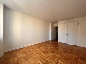 435 E 79th St in New York, NY - Building Photo - Building Photo