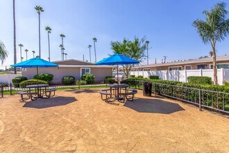 Las Brisas in Colton, CA - Foto de edificio - Building Photo