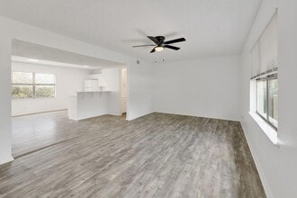 5211 Thunderbird St, Unit B in Lago Vista, TX - Building Photo - Building Photo