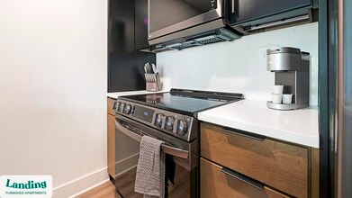 1550 Clarendon Blvd, Unit 304 in Arlington, VA - Foto de edificio - Building Photo