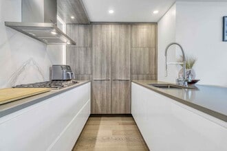 1441 Johnston Rd in White Rock, BC - Building Photo - Building Photo