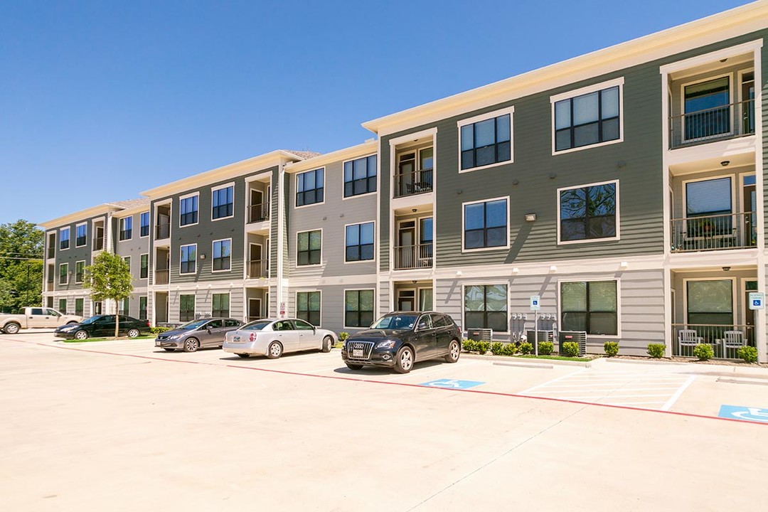 Johanna Court Apartments in Houston, TX - Building Photo