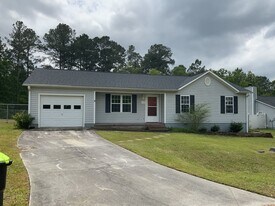 110 Littleleaf Ct in Jacksonville, NC - Building Photo
