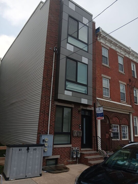 431 W Berks St in Philadelphia, PA - Building Photo