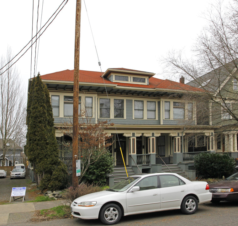 2221-2227 NW Hoyt St in Portland, OR - Building Photo