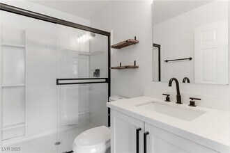 2819 Briar Knoll Dr in Henderson, NV - Building Photo - Building Photo