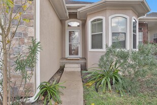 111 Cove Pl in Montgomery, TX - Building Photo