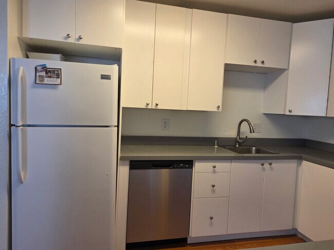 2072 Bluebell Dr in Santa Rosa, CA - Foto de edificio - Building Photo