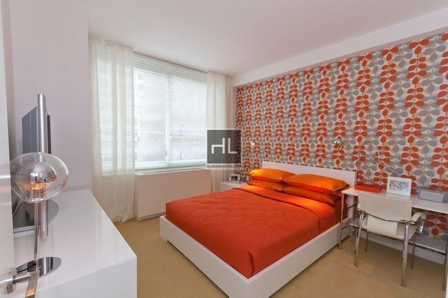 330 W 39th St-Unit -10K in New York, NY - Building Photo - Building Photo