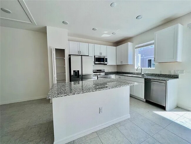 34152 Cinder Wy in Wesley Chapel, FL - Building Photo - Building Photo