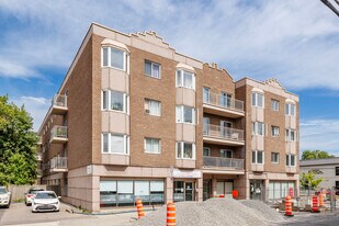 Villa Ariane in Montréal, QC - Building Photo