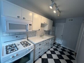 4532 Broadway Blvd in Kansas City, MO - Building Photo - Building Photo