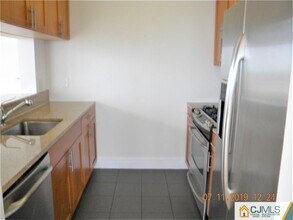 1 Spring St, Unit 1805 in New Brunswick, NJ - Foto de edificio - Building Photo