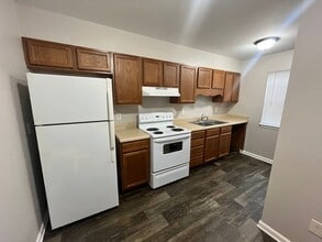 2912 Creekview Ct in High Point, NC - Building Photo - Building Photo