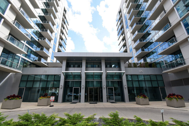 property at 123 S Green St