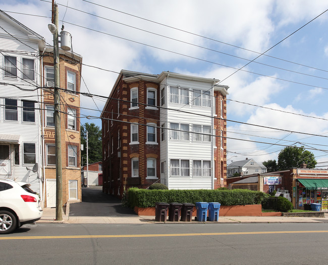 241 Broad St in New Britain, CT - Foto de edificio - Building Photo