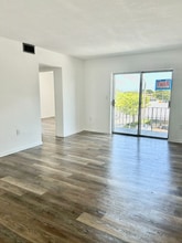 5100 W Flagler St in Coral Gables, FL - Building Photo - Building Photo