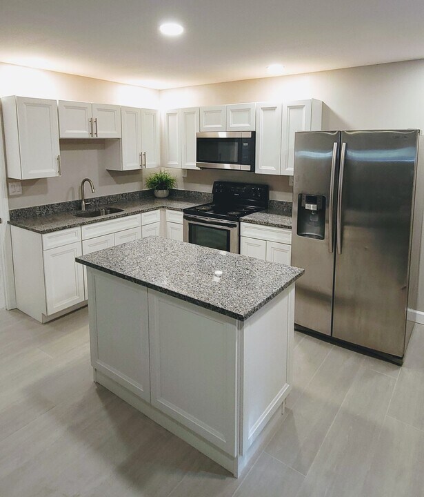 340 N Lake Jessup Ave in Oviedo, FL - Building Photo
