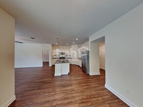 233 Crestrun Loop in Leesburg, FL - Foto de edificio - Building Photo