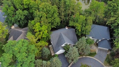 6289 Lindsay Ct in West Bloomfield Township, MI - Foto de edificio - Building Photo