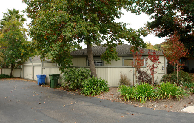 1466 Post Ranch Rd in Santa Rosa, CA - Foto de edificio - Building Photo