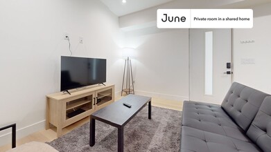 Private bedroom in 3 bed/2 bath Home in Los Angeles, CA - Building Photo - Building Photo