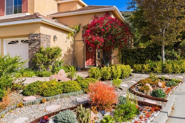 6285 Deerhill Rd in Oak Park, CA - Building Photo - Building Photo