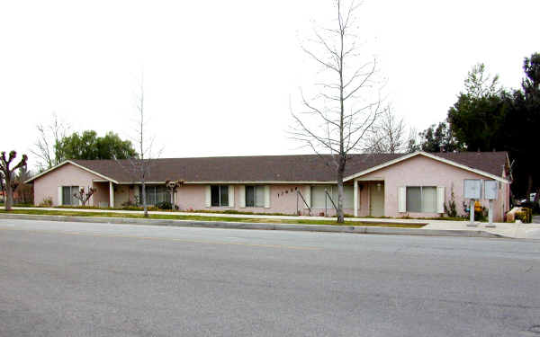 Holmes Apartments in Yucaipa, CA - Building Photo - Building Photo