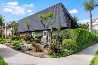 4443 Saugus Ave, Unit 3 in Sherman Oaks, CA - Building Photo - Building Photo