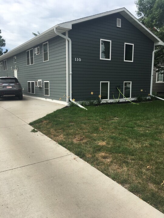 110 9th Ave SE, Unit 1 in Aberdeen, SD - Building Photo